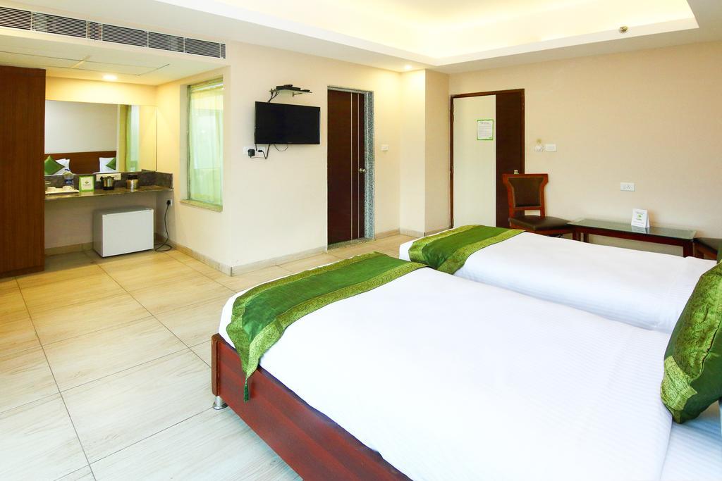 Treebo Bj'S By The Way Hotel Bhubaneswar Exterior photo