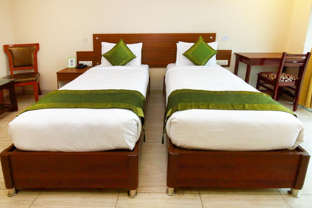 Treebo Bj'S By The Way Hotel Bhubaneswar Exterior photo