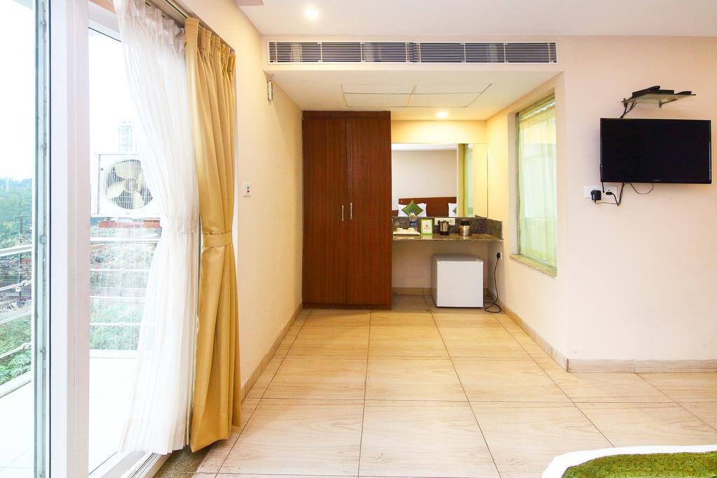 Treebo Bj'S By The Way Hotel Bhubaneswar Exterior photo