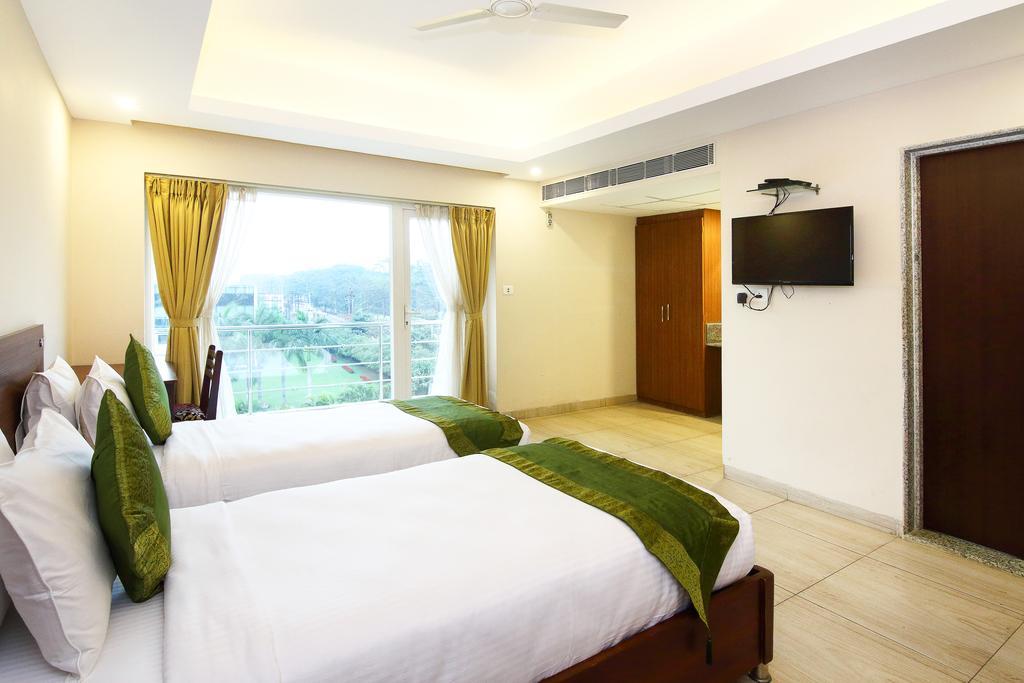 Treebo Bj'S By The Way Hotel Bhubaneswar Exterior photo